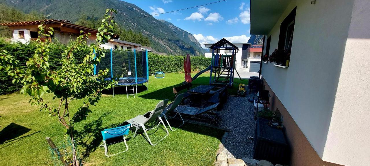 Haus Attos Apartamento Umhausen Exterior foto