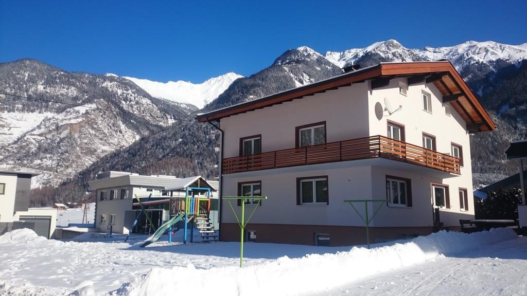 Haus Attos Apartamento Umhausen Exterior foto