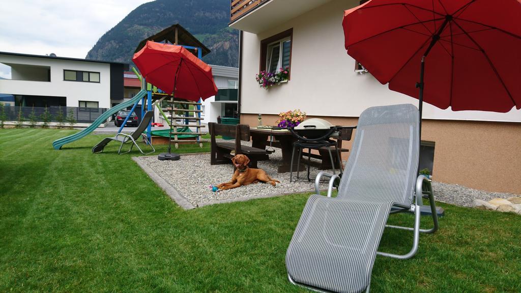 Haus Attos Apartamento Umhausen Exterior foto